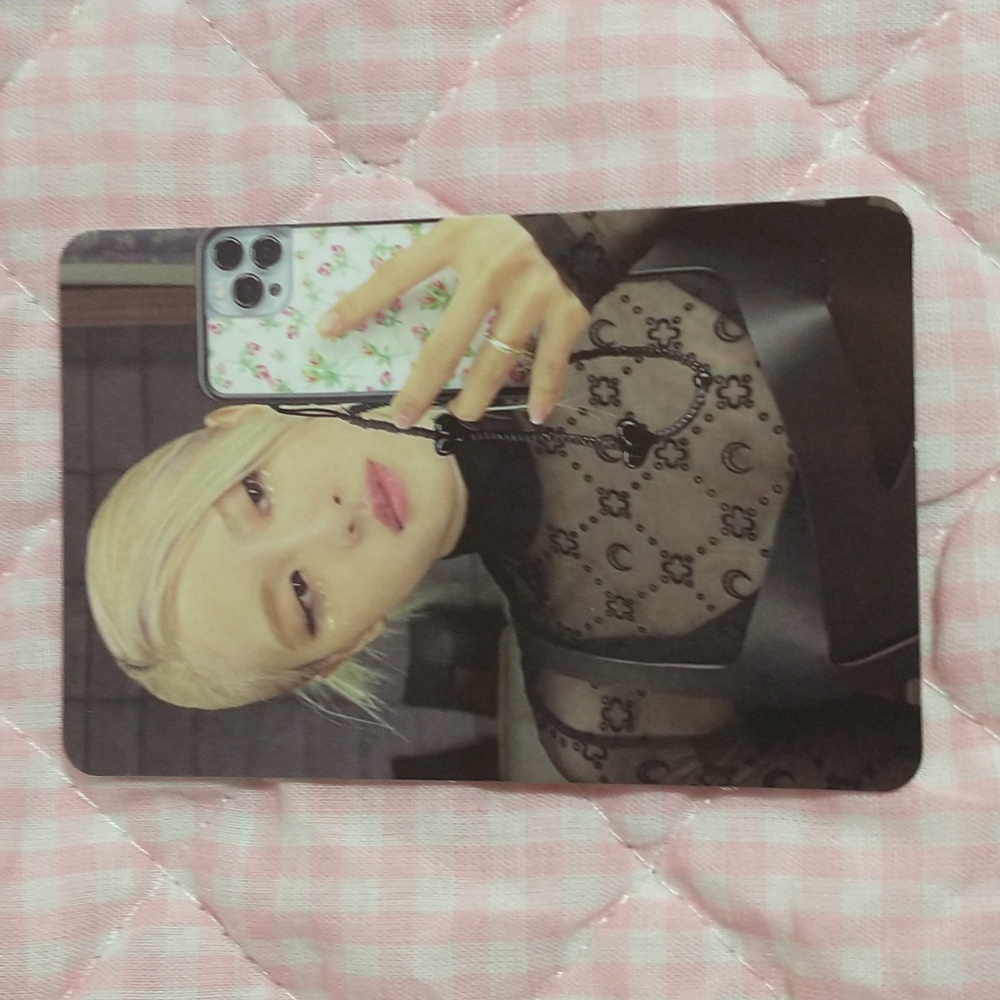 ⚠️LEAVING 4/24⚠️ Blackpink Born Pink Photocard (Rosé)